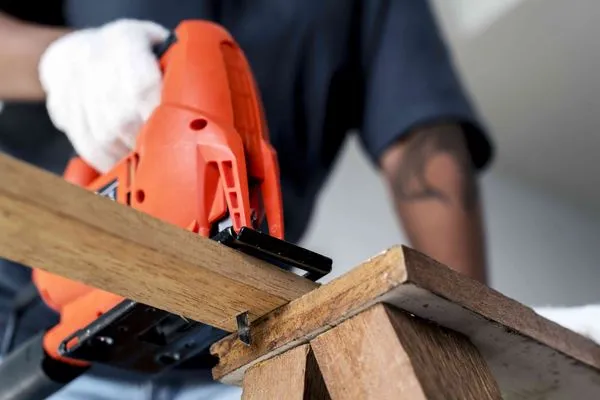 Maness Handyman Service & Landscaping Logo