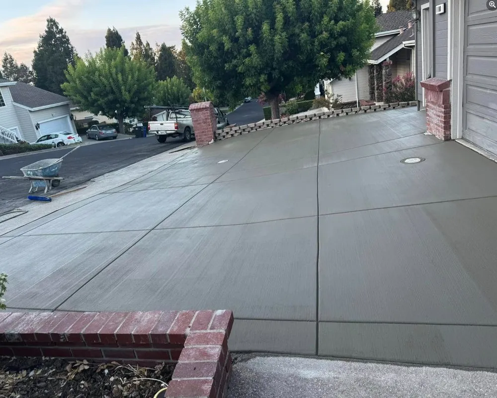 Professional residential landscaping in Antioch, CA by Mani’s Tree Services