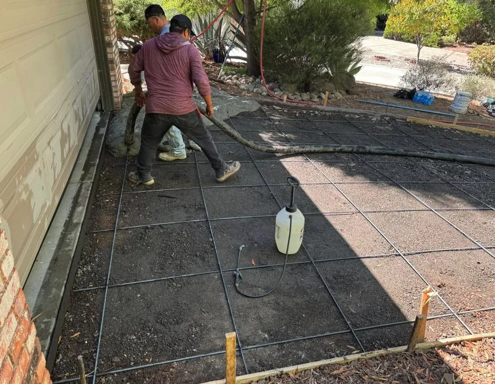 Professional garden landscaping in Antioch, CA by Mani’s Tree Services