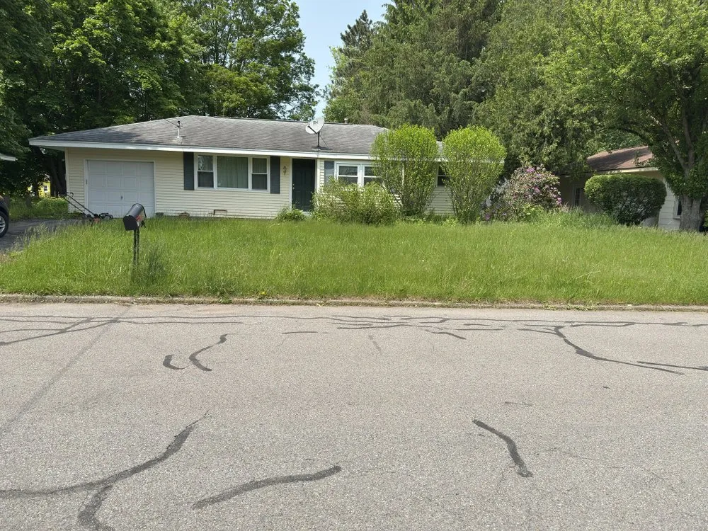 Reliable lawn care service for year-round maintenance in Utica, NY by Mannas Lawn Care