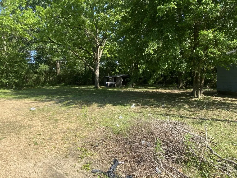 Professional residential landscaping in Jackson, MS by Manning Lawn Service