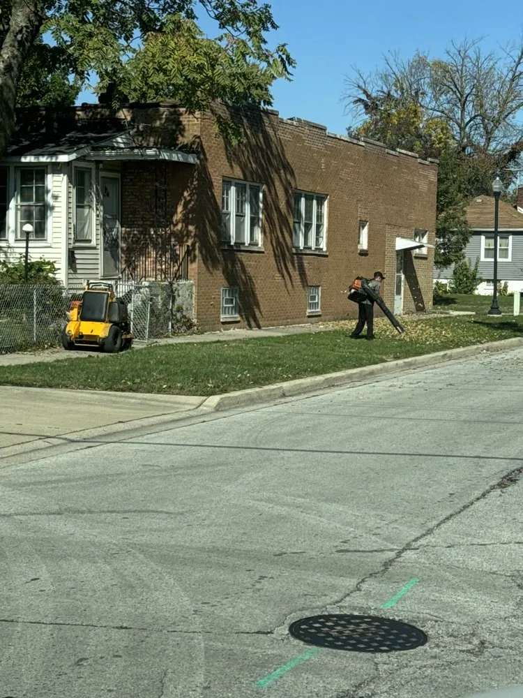 Trusted yard maintenance for residential properties in Hammond, IN by Manning's Landscaping