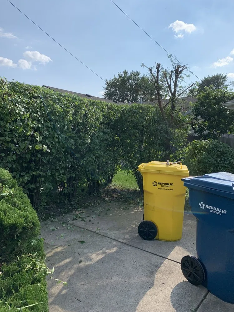 Expert yard maintenance experts serving Hammond, IN - Manning's Landscaping