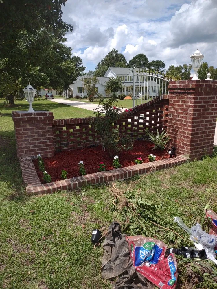 Top-rated garden landscaping in Saint Matthews, SC by Manny Can Mobile