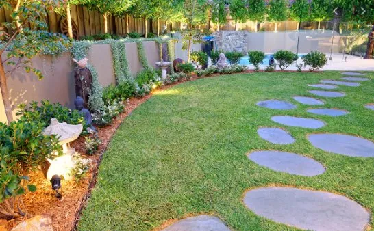 Reliable lawn care service experts serving Aurora, IL - Manny Landscaping