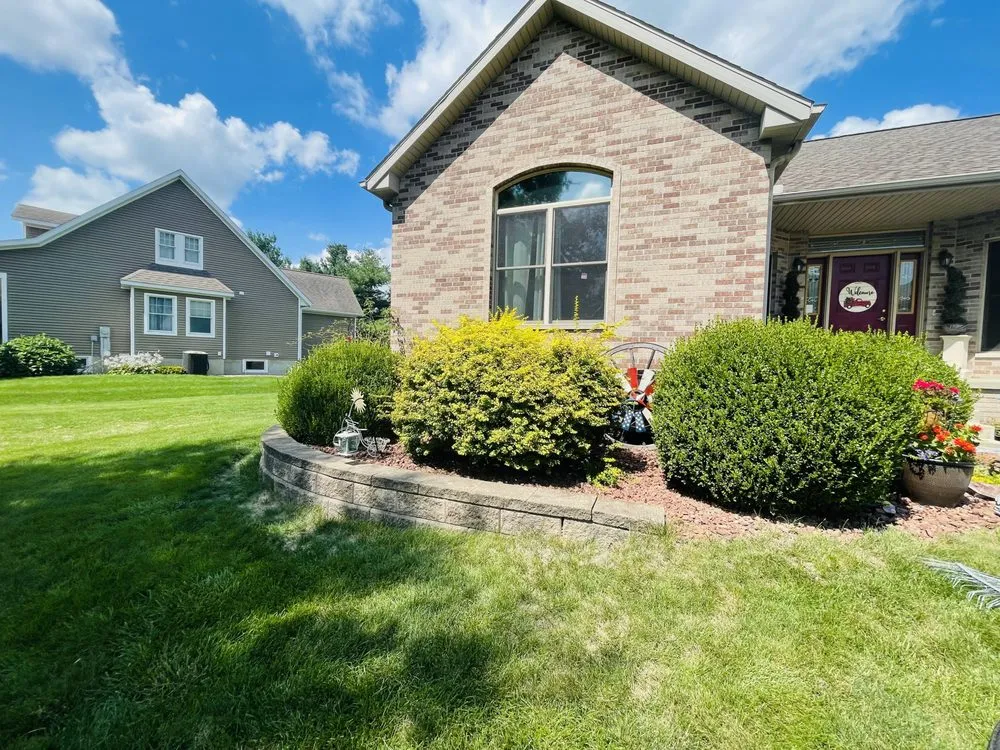 Affordable residential landscaping experts serving Mahomet, IL - Manny’s Cleaning,Lawn Care & Snow Removal Services