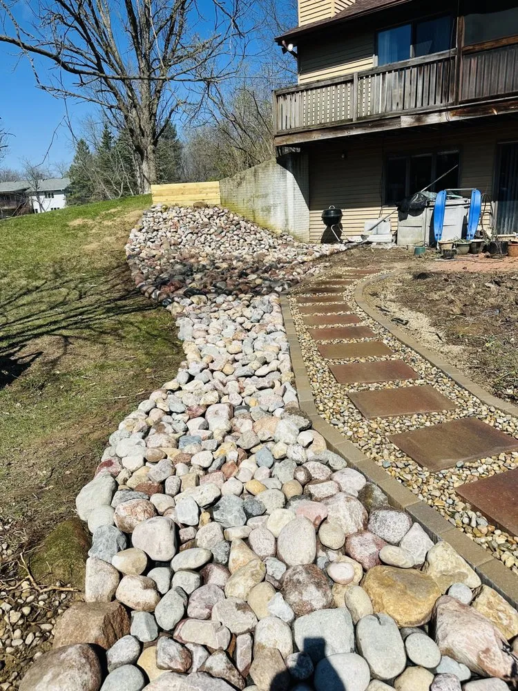 Professional lawn care service in Mahomet, IL - Manny’s Cleaning,Lawn Care & Snow Removal Services