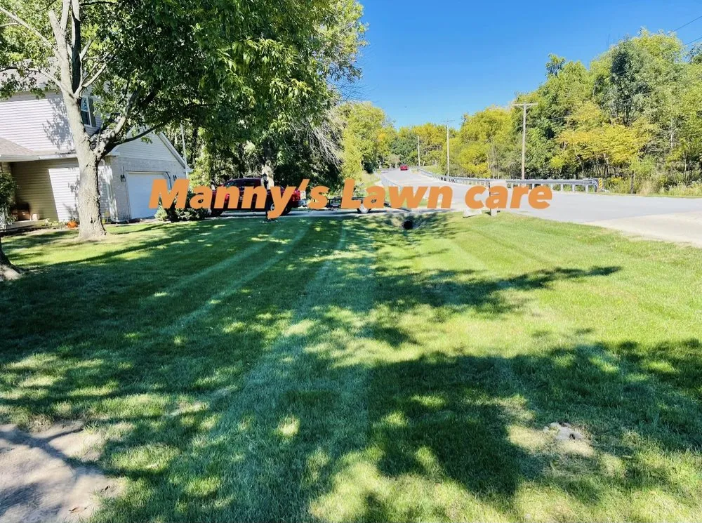Top-rated yard maintenance in Mahomet, IL - Manny’s Cleaning,Lawn Care & Snow Removal Services
