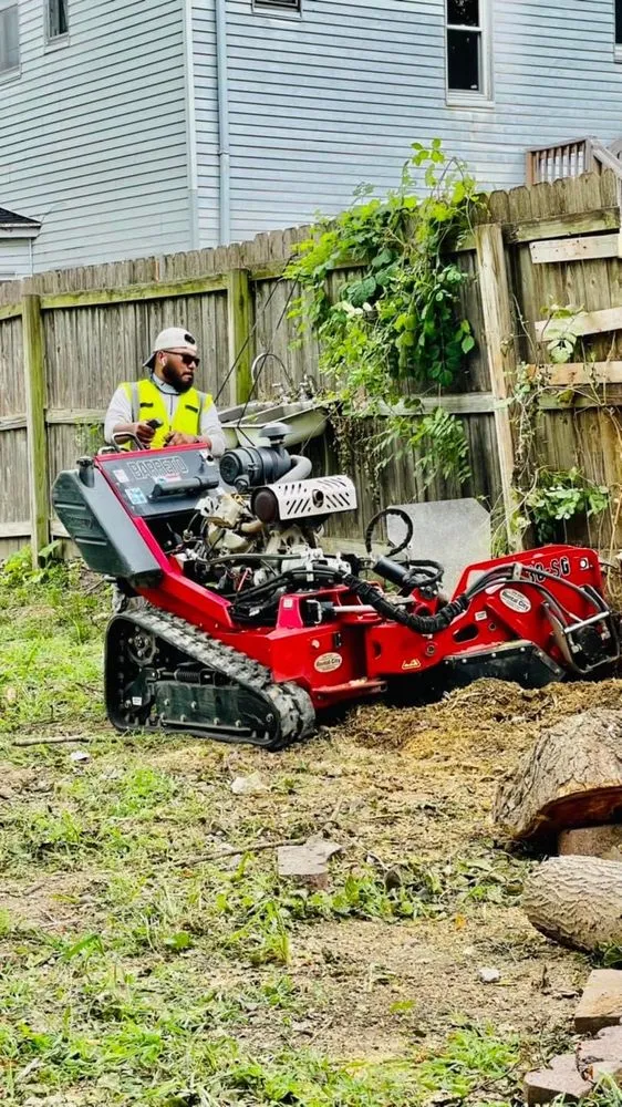 Reliable garden landscaping experts serving Mahomet, IL - Manny’s Cleaning,Lawn Care & Snow Removal Services