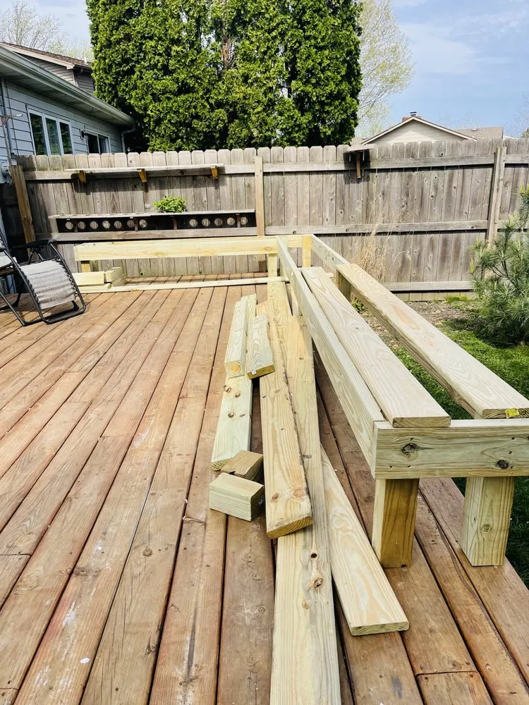 Professional outdoor landscaping in Mahomet, IL - Manny’s Cleaning,Lawn Care & Snow Removal Services