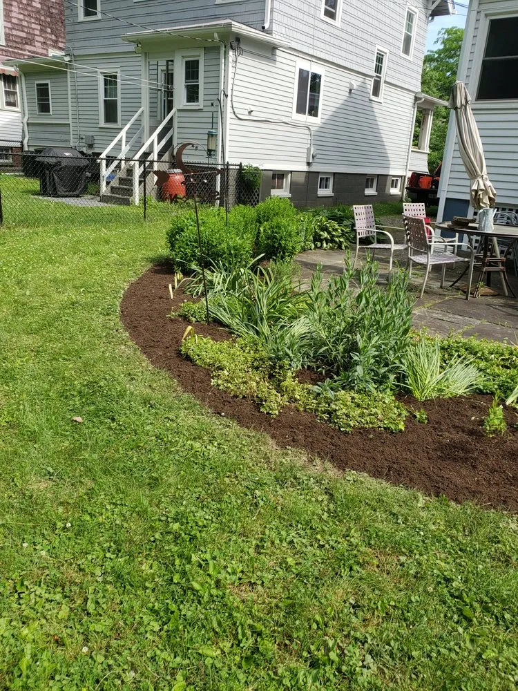 Local residential landscaping experts serving Poughkeepsie, NY - Manny's Gardening & Landscaping