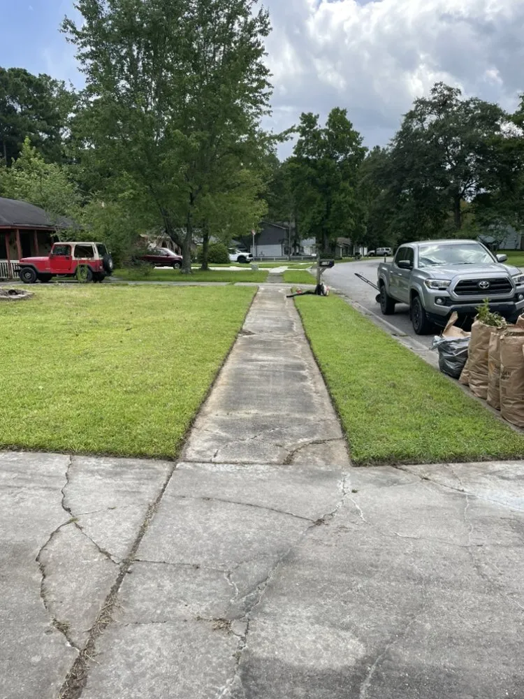 Local yard maintenance for homes in Ladson, SC by Manny’s Landscaping & More