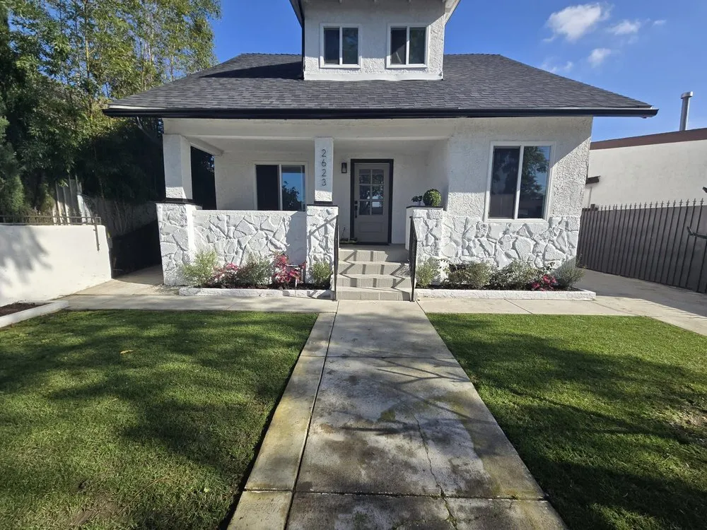 Custom garden landscaping in Los Angeles, CA by Manny's Landscaping