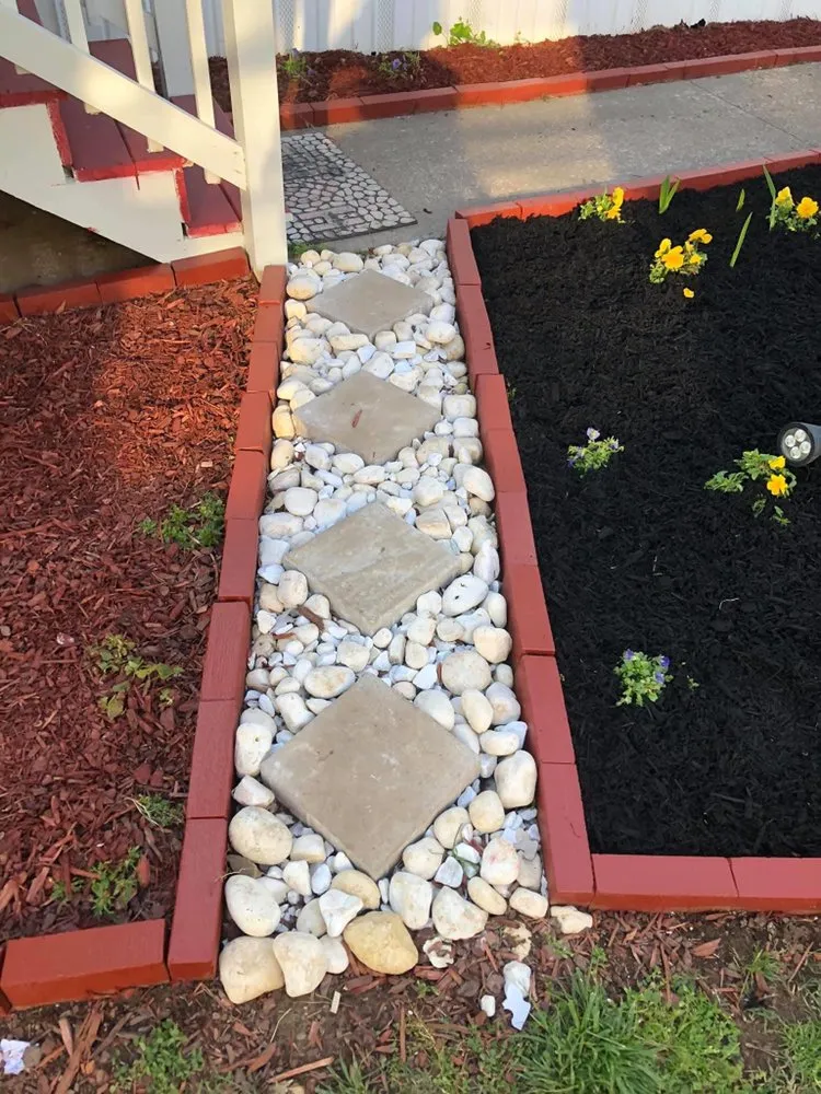 Custom landscaping services for year-round maintenance in Franklin, TN by Mannys Landskaping