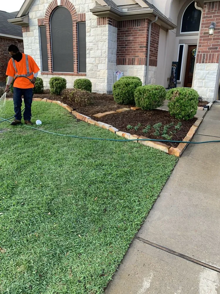 Local lawn mowing service in Houston, TX by Manny’s Lawn care & Tree services