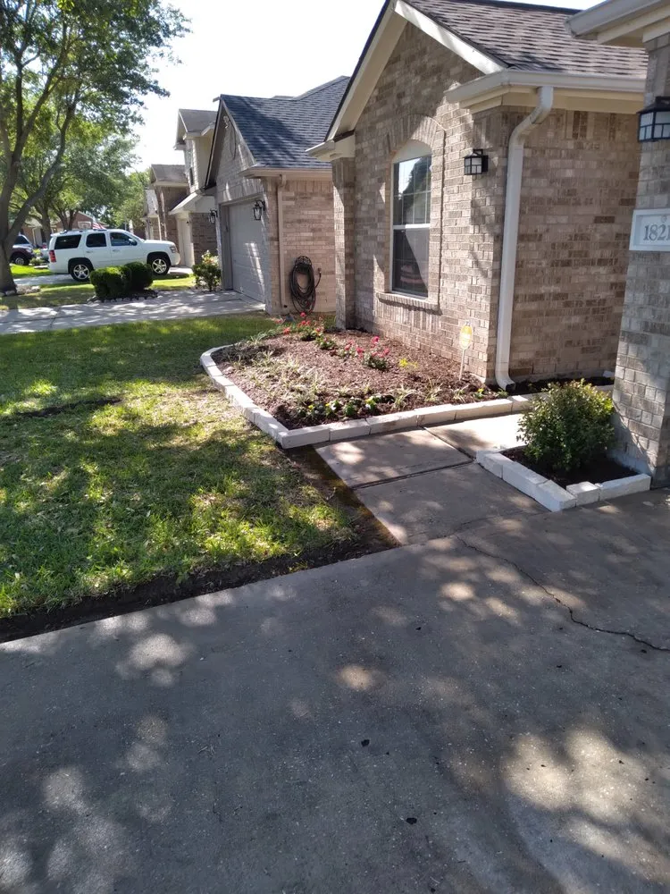 Reliable landscaping services in Houston, TX - Manny’s Lawn care & Tree services