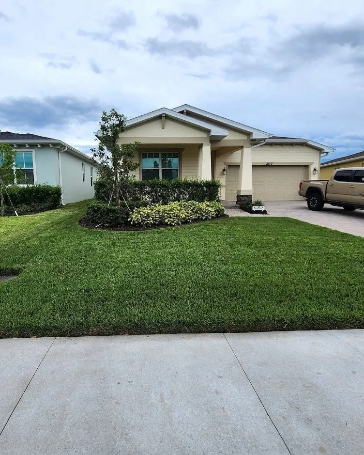 Professional lawn mowing service experts serving Cedar Park, TX - Manny's Lawn Care Service