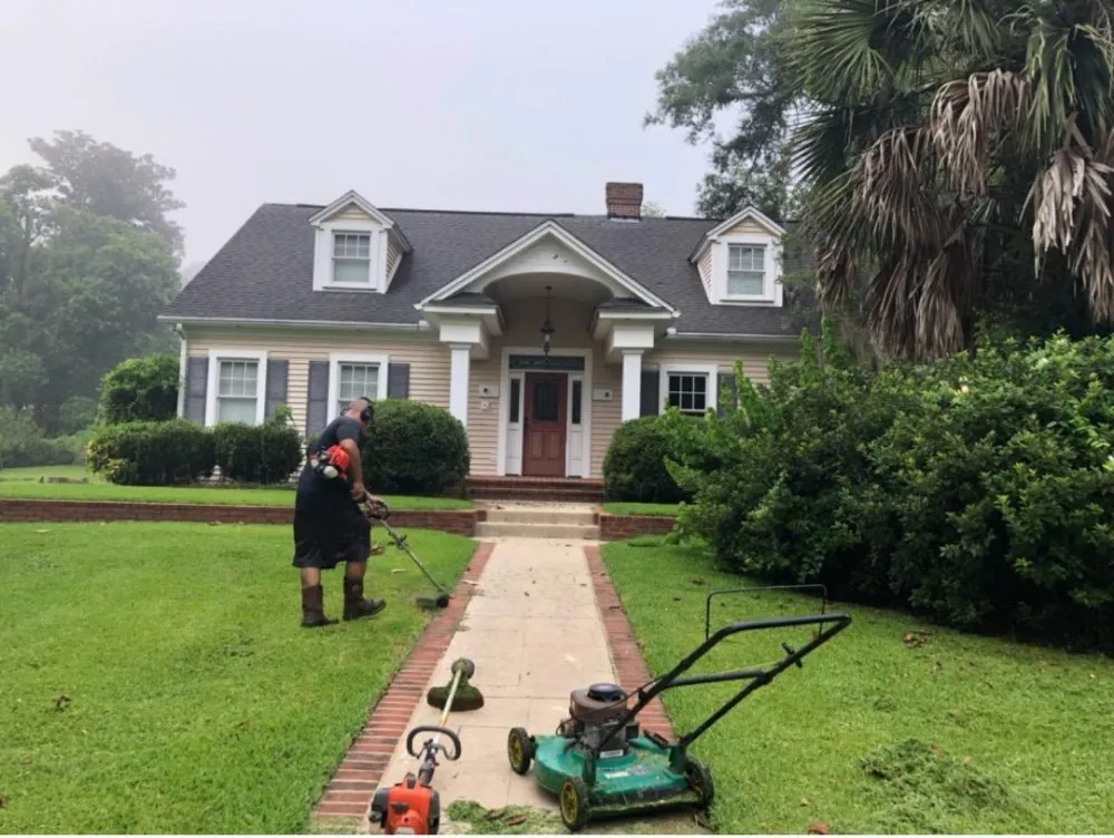 Reliable yard cleanup service in Quincy, FL by Manny's mowing service