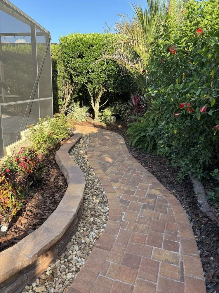 Professional lawn care service experts serving Yalaha, FL - Mansfield Landscaping