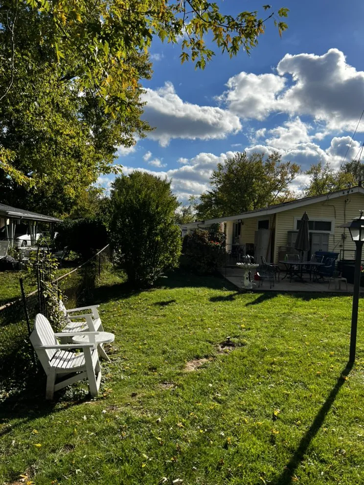 Professional garden landscaping experts serving St. Louis, MO - Mantis Lawn Care & Landscaping