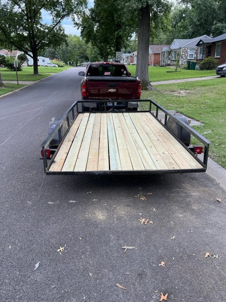 Local yard cleanup service for beautiful yards in St. Louis, MO by Mantis Lawn Care & Landscaping