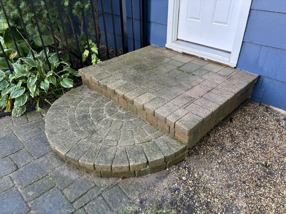 Custom lawn mowing service in Waukegan, IL by Manuel Brick Paving & Landscaping