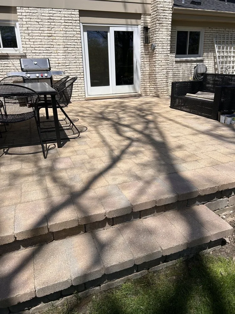 Custom landscape design in Waukegan, IL - Manuel Brick Paving & Landscaping