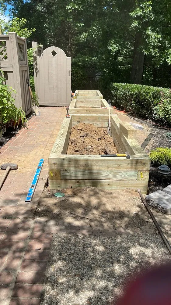 Affordable lawn mowing service for beautiful yards in Silver Spring, MD by Manuel Construction Services