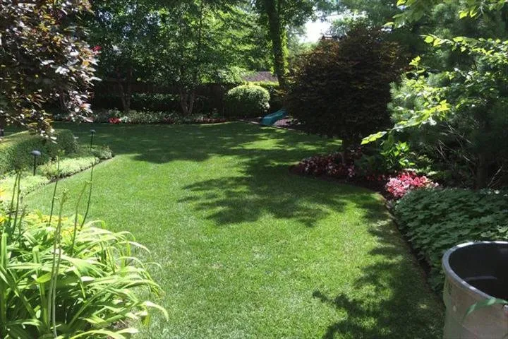 Affordable lawn mowing service in Gurnee, IL by Manuel Guzman Landscaping