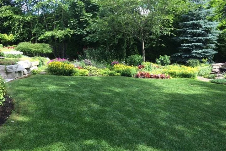 Local garden landscaping in Gurnee, IL by Manuel Guzman Landscaping