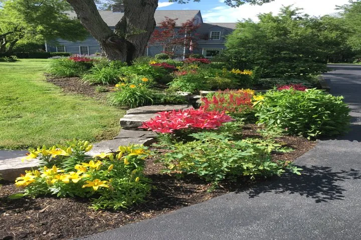 Custom garden landscaping in Gurnee, IL by Manuel Guzman Landscaping