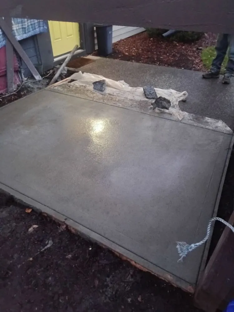 Top-rated yard cleanup service for beautiful yards in Bremerton, WA by Manuel Landscaping