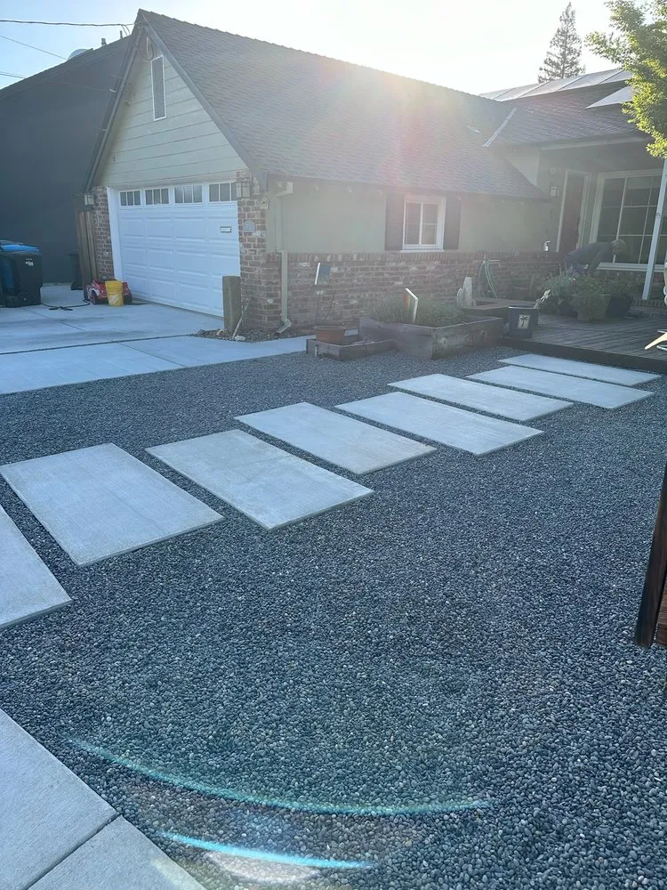 Professional lawn mowing service in Redwood City, CA by Manuel Landscaping