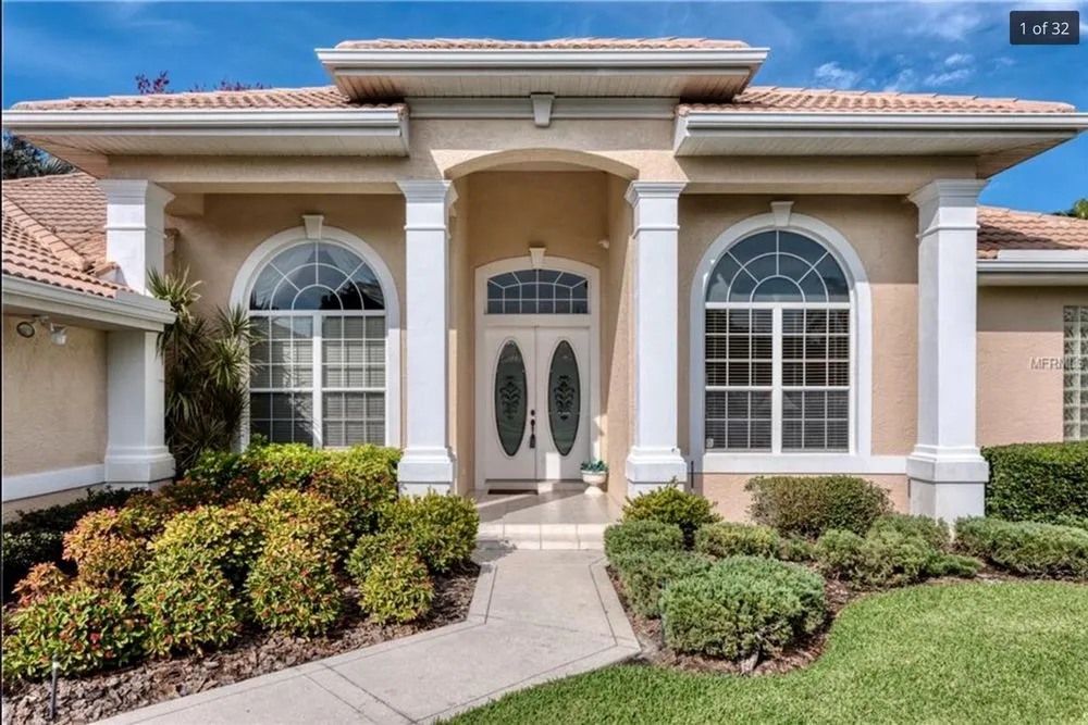 Top-rated lawn care service in Bradenton, FL by Manuel Landscaping Service