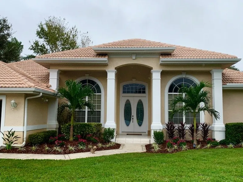 Professional landscaping services for residential properties in Bradenton, FL by Manuel Landscaping Service