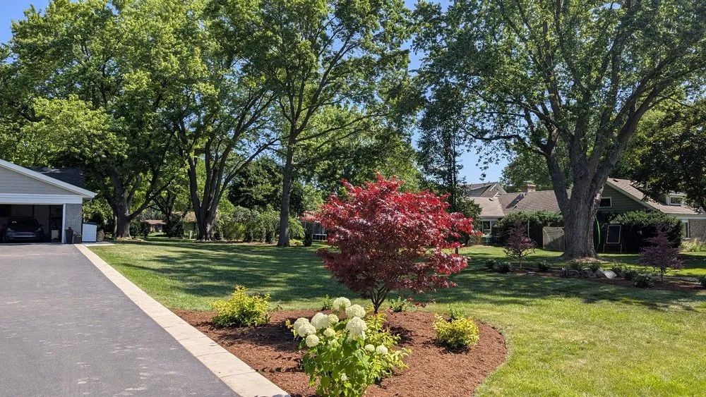 Reliable residential landscaping in Northbrook, IL by Manuel Ruiz Landscaping