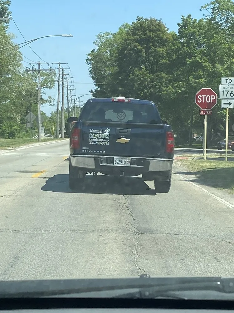 Affordable lawn mowing service experts serving Gurnee, IL - Manuel Sanchez Landscaping