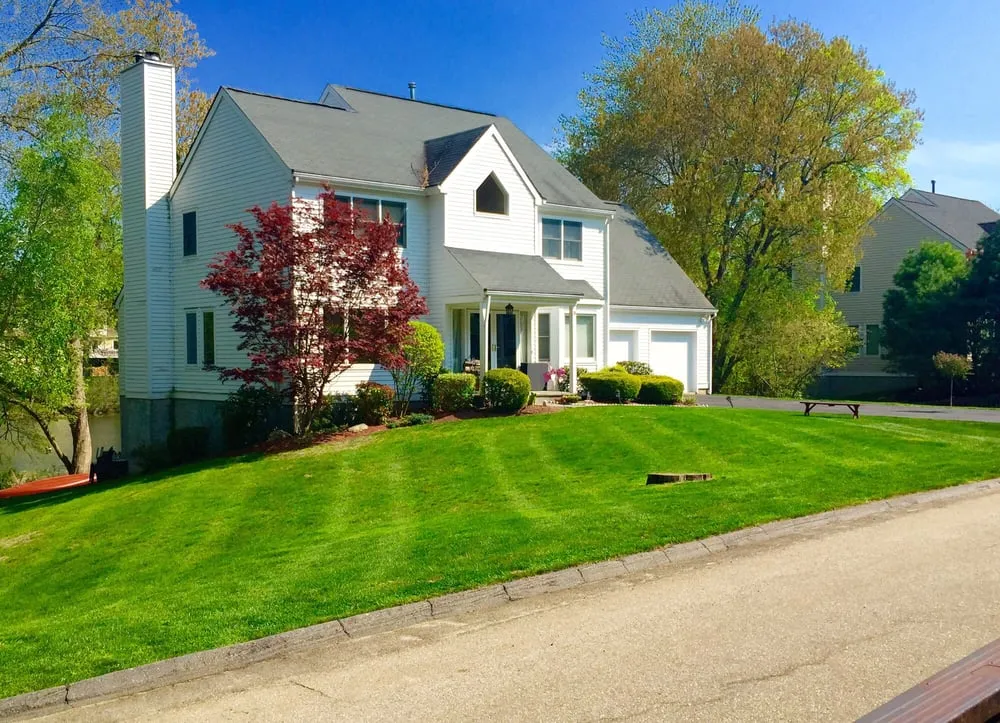 Custom garden landscaping for residential properties in Ossining, NY by Manuel T Landscaping & Construction