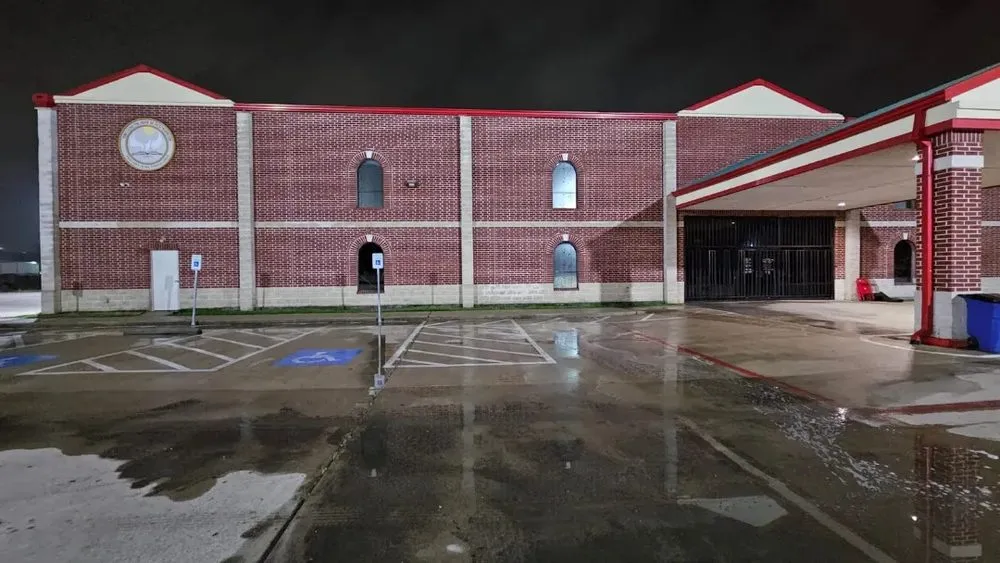 Expert lawn care service in Sugar Land, TX by Manuels Handyman Services