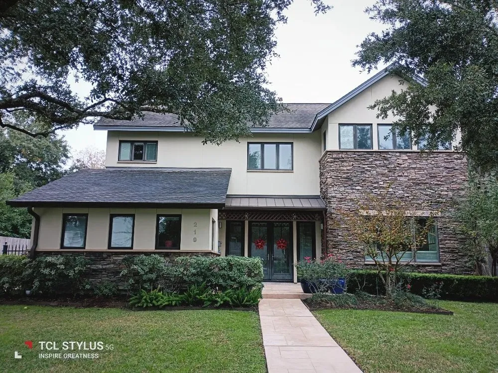 Affordable lawn mowing service in Sugar Land, TX by Manuels Handyman Services