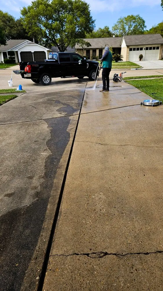 Top-rated lawn mowing service for outdoor upgrades in Sugar Land, TX by Manuels Handyman Services