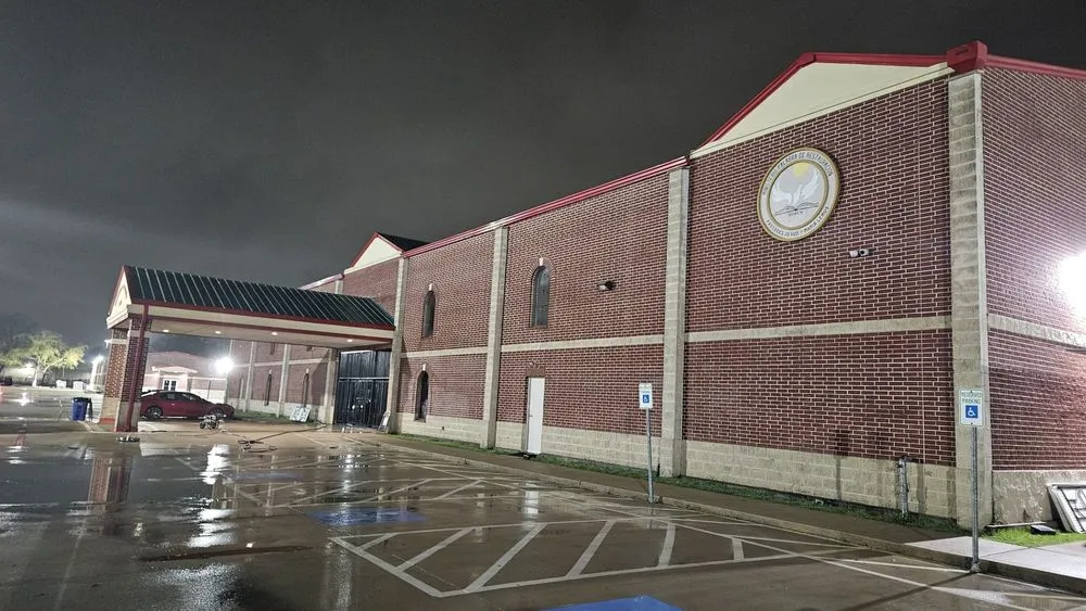 Trusted lawn mowing service in Sugar Land, TX by Manuels Handyman Services