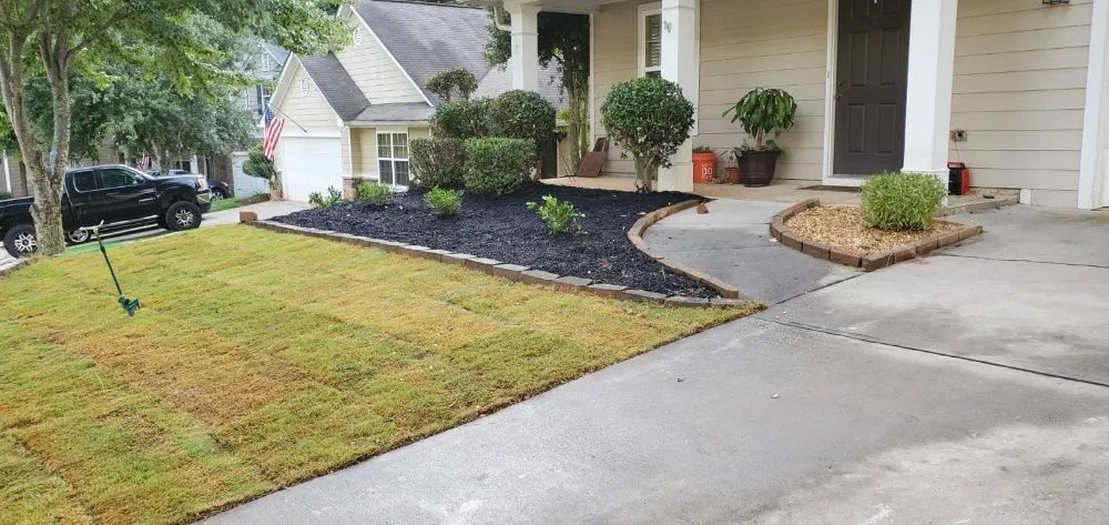 Top-rated lawn care service experts serving Newnan, GA - Manuel's Lawnscape