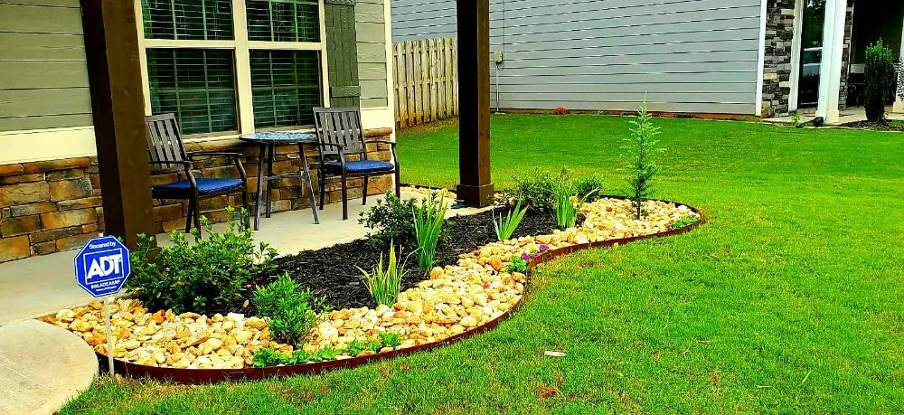 Professional garden landscaping experts serving Newnan, GA - Manuel's Lawnscape