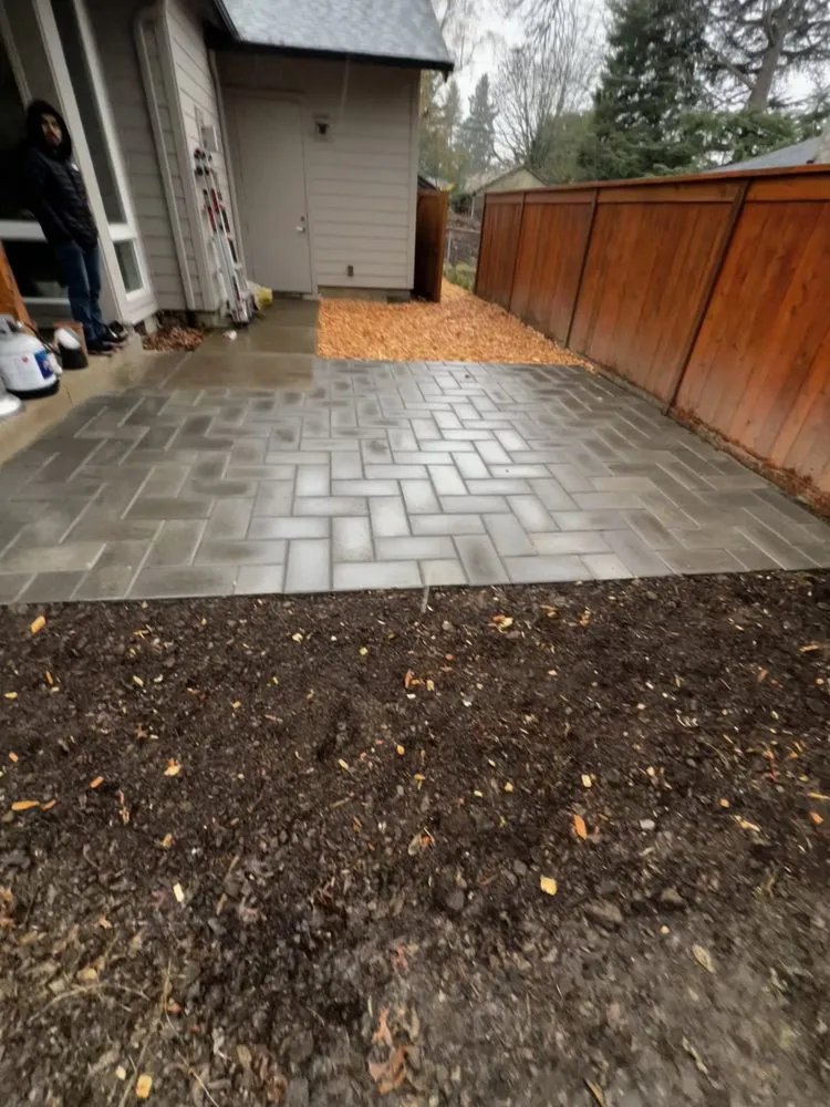 Custom outdoor landscaping in Beaverton, OR by Maple Bee Construction