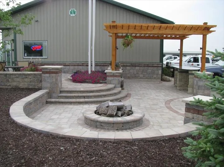 Custom lawn mowing service in Verona, WI - Maple Leaf