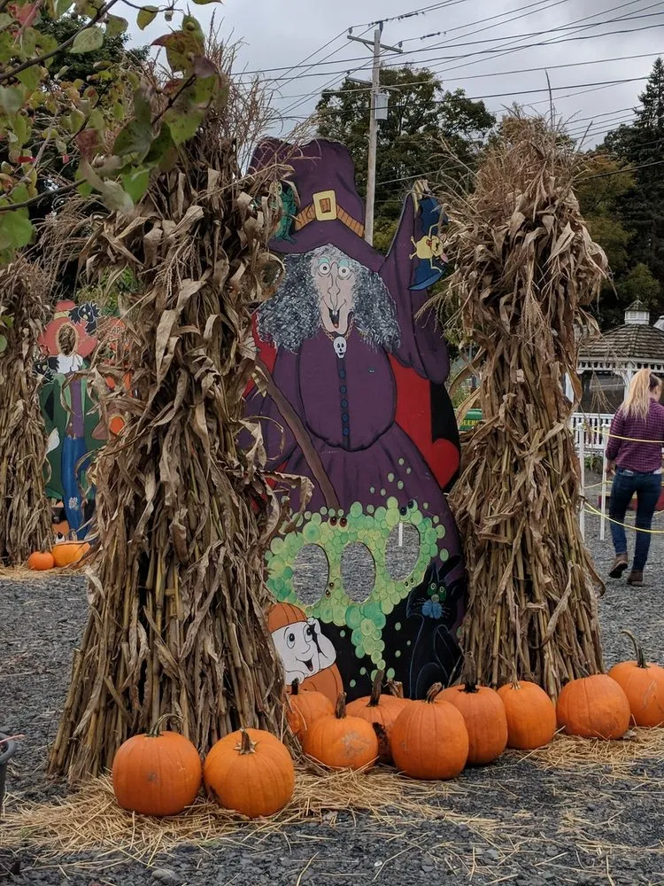 Expert lawn mowing service experts serving Middletown, NY - Maples Farm