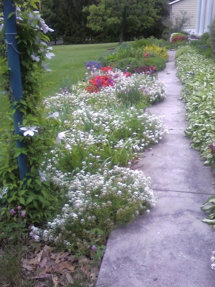 Custom garden landscaping experts serving Littlestown, PA - Marann Jones Garden Design