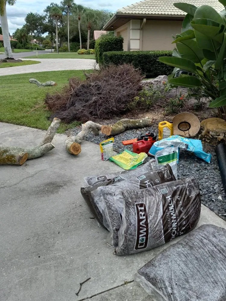 Top-rated garden landscaping in Palmetto, FL by Maravilla Lawn Service