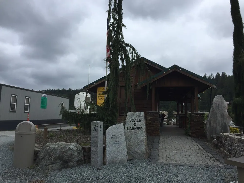 Trusted lawn care service in Issaquah, WA - Marenakos Rock Center